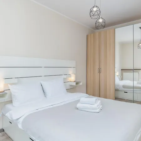 Szafrana Cosy By Bookinghost *